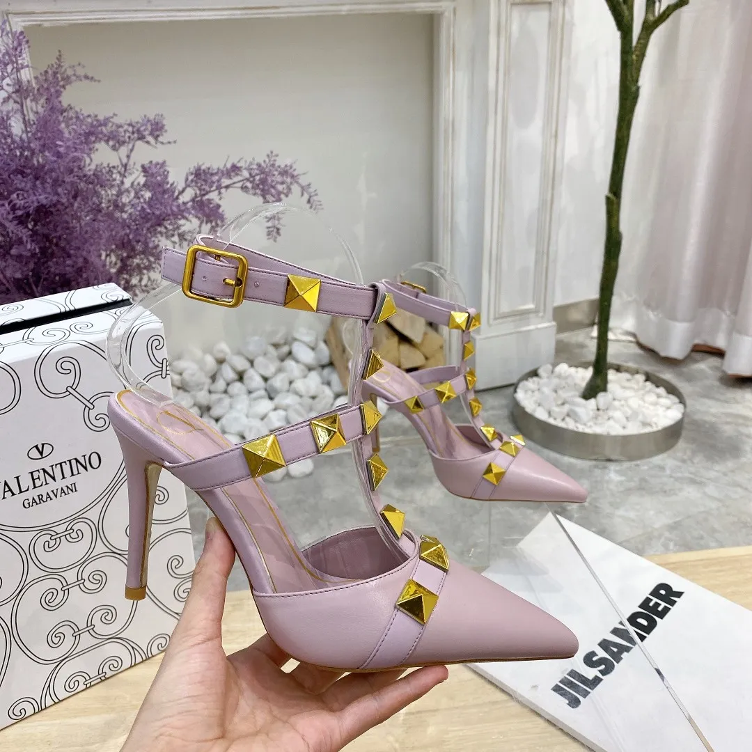 👟👟Ex-factory price 400👟👟 Genuine leather sole +40 (buckle style +10) Valentino Spring and summer new rivet shoes are new☑️ —————————————— The latest golden big rivet elements are full of high-end! Extremely fashionable Heel height: 9.5cm Upper: Matt sheepskin Lining: Sheepskin lining Outsole: Italian genuine leather outsole, rubber sole optional Color: Two styles with 8 colors available Code number: 34-41 (34 and 42 are custom-made and non-returnable) Buckle style: +10 Slippers style:
